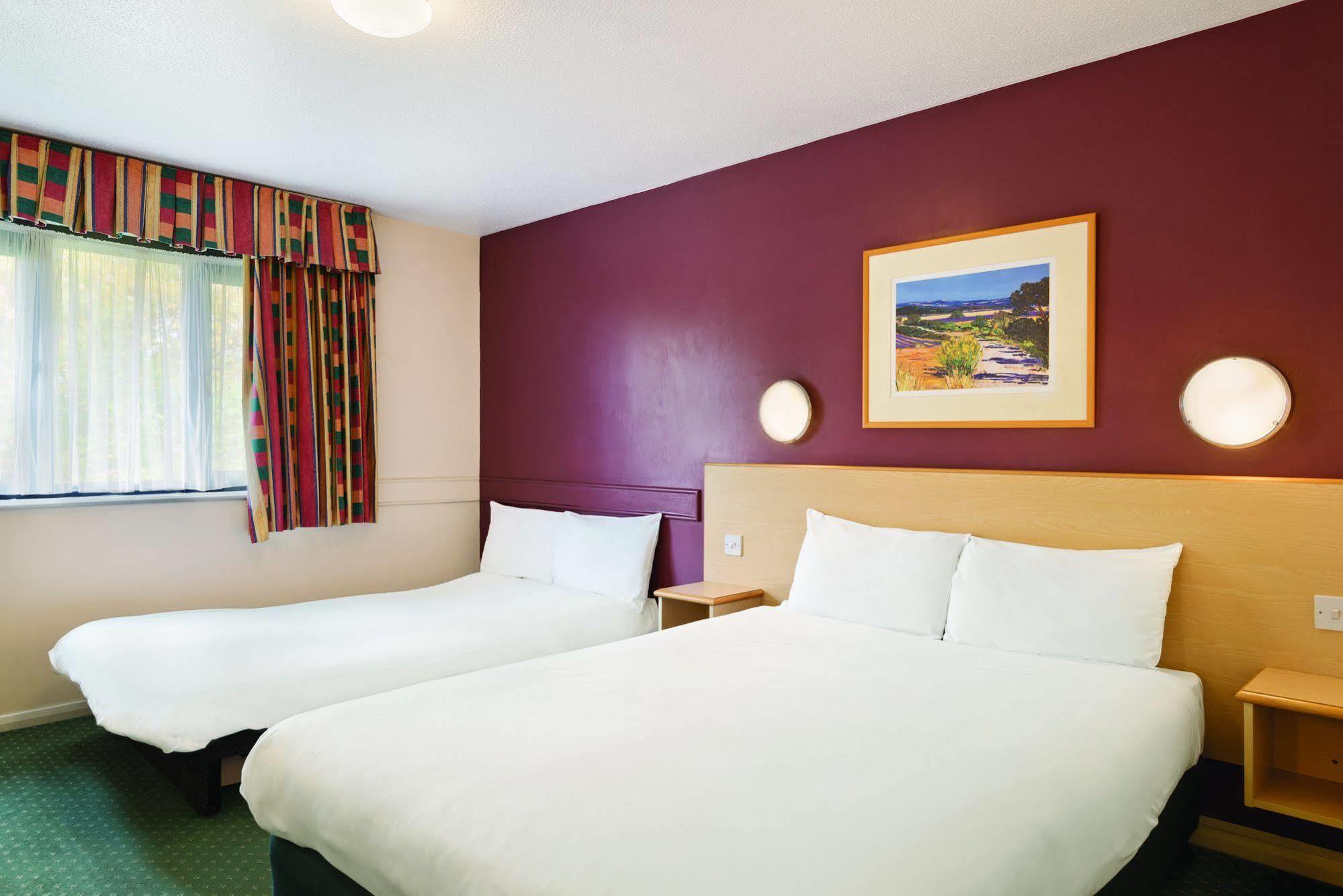 Days Inn Hotel Sheffield South Harthill Kültér fotó